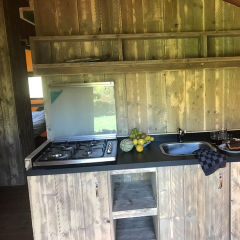 TENTE TOILE ET BOIS 2 personnes - 17-Tente safari Woody Deluxe 30m2 (2ch - 2/5 pers.) + Jaccuzzi + Lits faits + serviette + kit boisson - prix pour 2 personnes