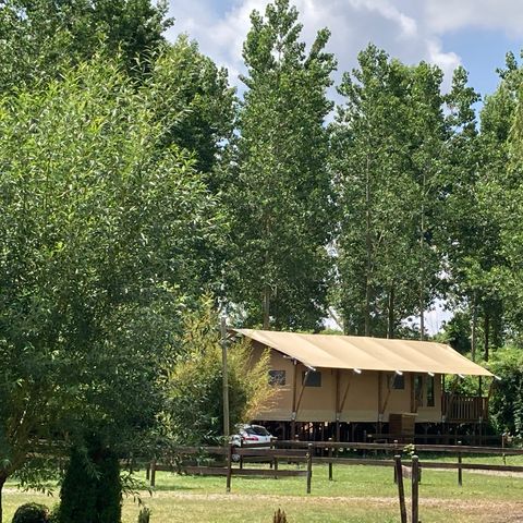 TENTE TOILE ET BOIS 2 personnes - 19-Tente safari XXL Deluxe pilotis 50m2 (3ch - 2/7 pers.) +Spa Air+Lits faits+serviettes+boissons - prix pour 2 personnes