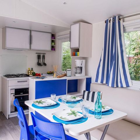 BUNGALOW 4 personnes -  2 chambres - TV - CLIM - PLANCHA