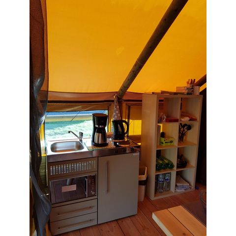 TENTE TOILE ET BOIS 5 personnes - Crusoé avec Sanitaires. Arrivée 16h Départ 10h. Max