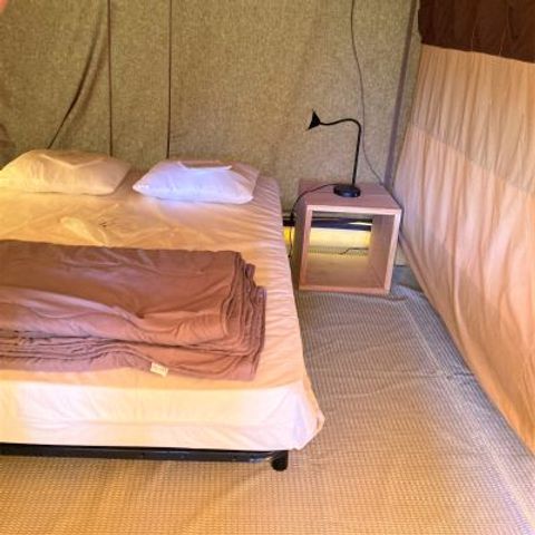 TENTE TOILE ET BOIS 5 personnes - Tente Pilotis 2 chambres. Arrivée 16h Départ 10h. Max