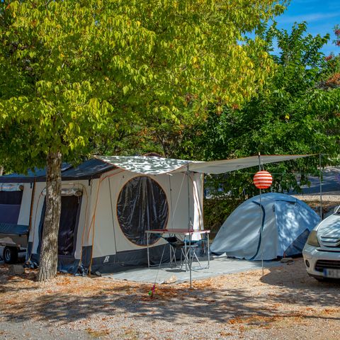 Emplacement - Forfait tente, caravane ou camping-car + véhicule + électricité 10 Amp.