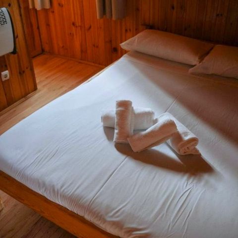 BUNGALOW 2 personnes - Bungalow pas de cuisine lit double