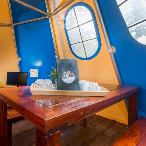 HÉBERGEMENT INSOLITE 6 personnes - Tente tipi