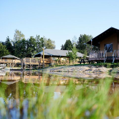Tente en toile et en bois 6 personnes - Le luxe au bord de l'eau