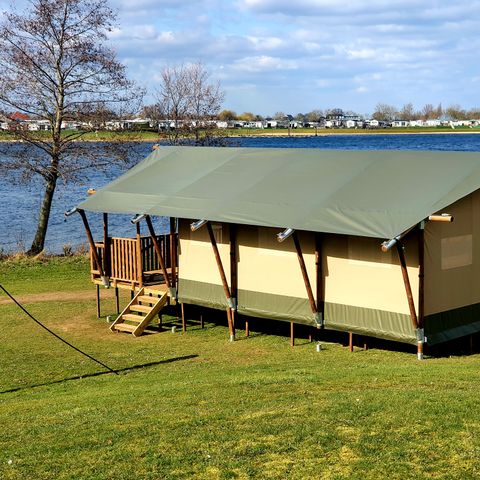 TENTE TOILE ET BOIS 6 personnes - y compris les installations sanitaires