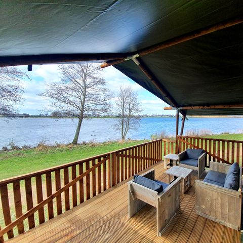 TENTE TOILE ET BOIS 6 personnes - y compris les installations sanitaires