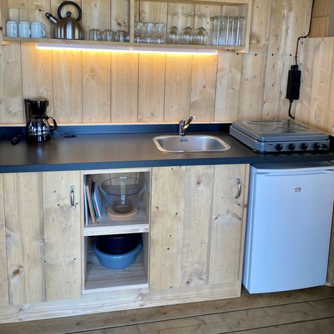 TENTE TOILE ET BOIS 6 personnes - y compris les installations sanitaires