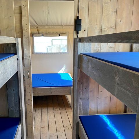 Tente en toile et en bois 6 personnes - y compris les installations sanitaires