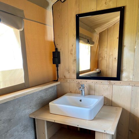 TENTE TOILE ET BOIS 6 personnes - y compris les installations sanitaires