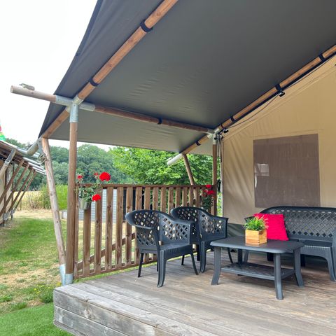 TENTE TOILE ET BOIS 6 personnes - y compris les installations sanitaires