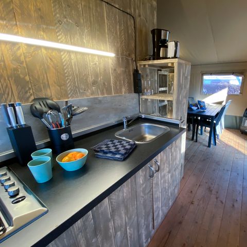 Tente en toile et en bois 4 personnes - y compris les installations sanitaires