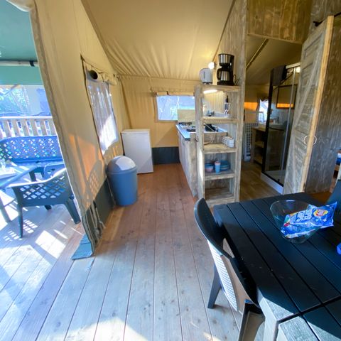 Tente en toile et en bois 4 personnes - y compris les installations sanitaires
