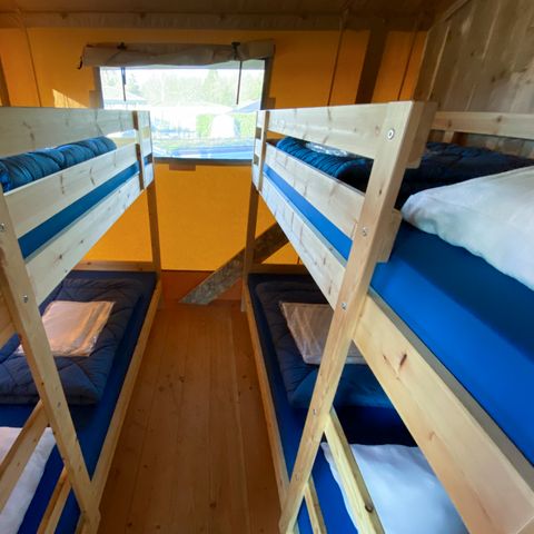 TENTE TOILE ET BOIS 6 personnes - y compris les installations sanitaires