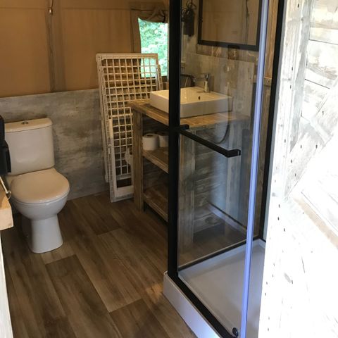 TENTE TOILE ET BOIS 6 personnes - y compris les installations sanitaires