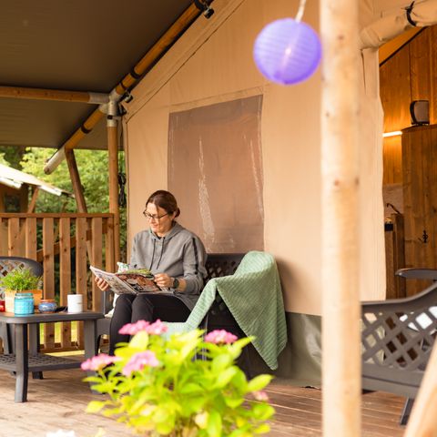 Tente en toile et en bois 6 personnes - y compris les installations sanitaires