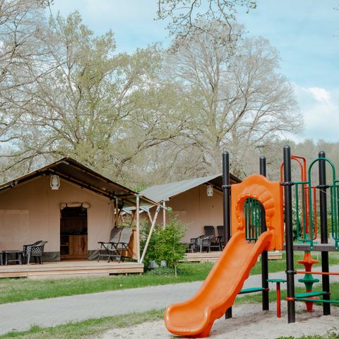 TENTE TOILE ET BOIS 6 personnes - y compris les installations sanitaires