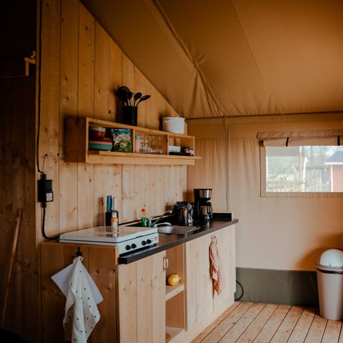 TENTE TOILE ET BOIS 6 personnes - y compris les installations sanitaires