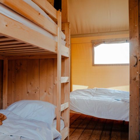 TENTE TOILE ET BOIS 6 personnes - y compris les installations sanitaires