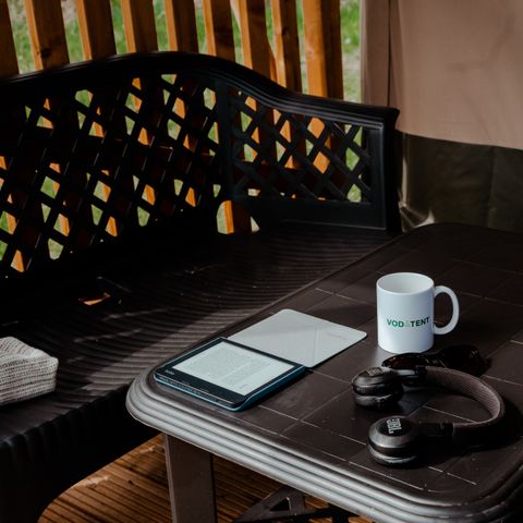 TENTE TOILE ET BOIS 4 personnes - y compris les installations sanitaires