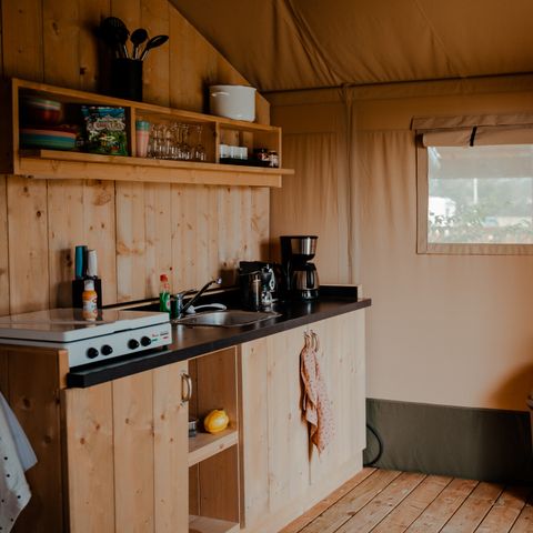 TENTE TOILE ET BOIS 4 personnes - y compris les installations sanitaires