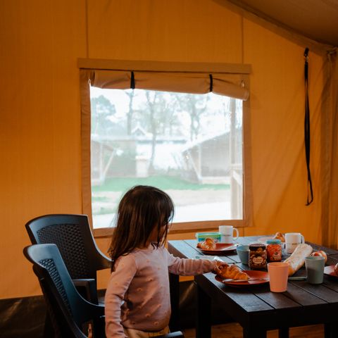 TENTE TOILE ET BOIS 4 personnes - y compris les installations sanitaires