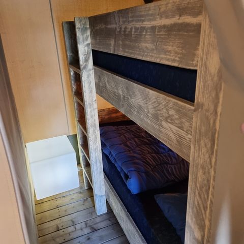 TENTE TOILE ET BOIS 4 personnes - y compris les installations sanitaires