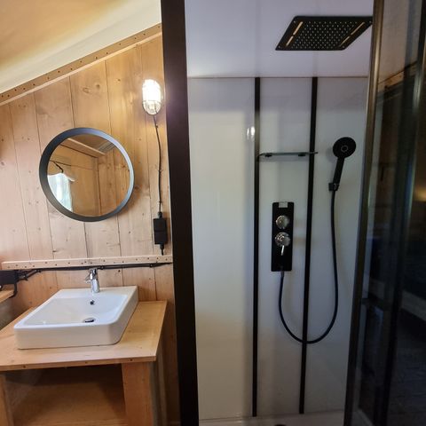 Tente en toile et en bois 5 personnes - y compris les installations sanitaires