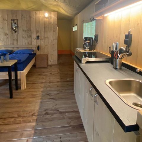 Tente en toile et en bois 2 personnes - Tente Safari de luxe avec sanitaires (MIVA)