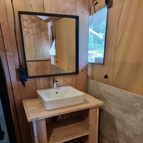 Tente en toile et en bois 4 personnes - Luxe avec sanitaires