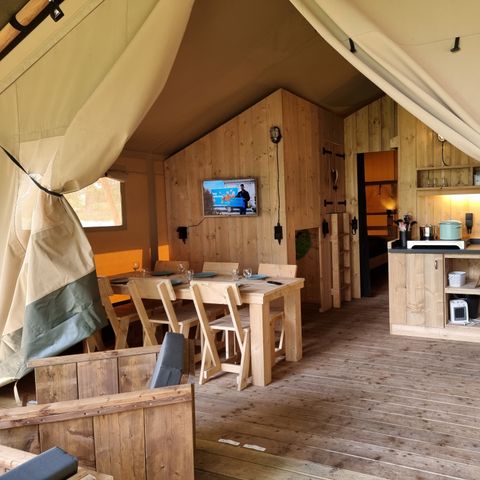 TENTE TOILE ET BOIS 6 personnes - y compris les installations sanitaires