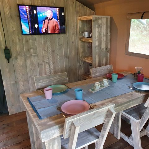 Tente en toile et en bois 4 personnes - y compris les installations sanitaires