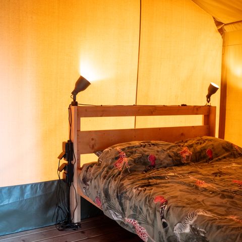 Tente en toile et en bois 4 personnes - y compris les installations sanitaires