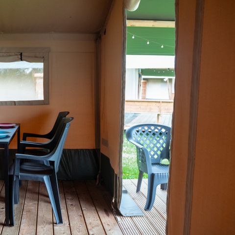 Tente en toile et en bois 4 personnes - y compris les installations sanitaires