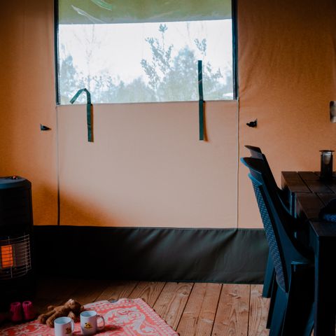 TENTE TOILE ET BOIS 6 personnes - y compris les installations sanitaires
