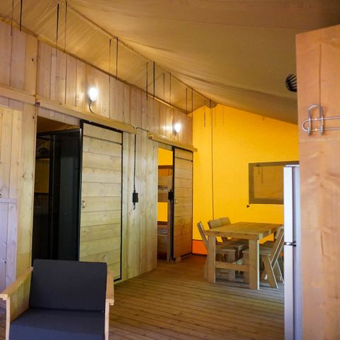 TENTE TOILE ET BOIS 6 personnes - y compris les installations sanitaires au bord du lac