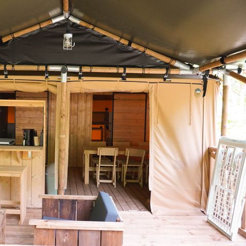 TENTE TOILE ET BOIS 6 personnes - y compris les installations sanitaires au bord du lac