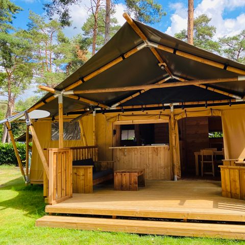 Tente en toile et en bois 6 personnes - y compris les installations sanitaires au bord du lac