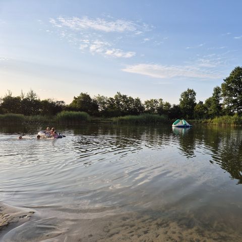 Tente en toile et en bois 6 personnes - y compris les installations sanitaires au bord du lac