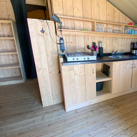 Tente en toile et en bois 4 personnes - y compris les installations sanitaires au bord du lac