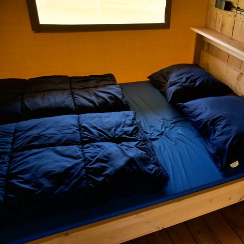 TENTE TOILE ET BOIS 4 personnes - y compris les installations sanitaires au bord du lac