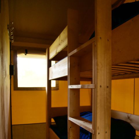 Tente en toile et en bois 4 personnes - y compris les installations sanitaires au bord du lac