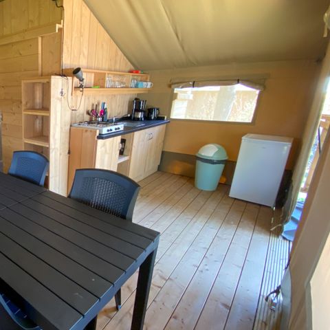 Tente en toile et en bois 4 personnes - y compris les installations sanitaires au bord du lac