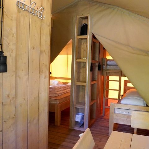 Tente en toile et en bois 5 personnes - y compris les installations sanitaires au bord du lac