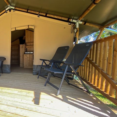 Tente en toile et en bois 4 personnes - y compris les installations sanitaires