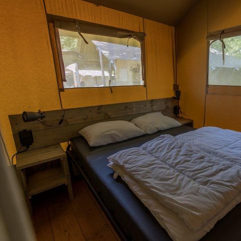 Tente en toile et en bois 4 personnes - y compris les installations sanitaires