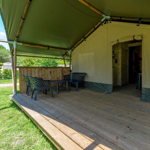 TENTE TOILE ET BOIS 6 personnes - y compris les installations sanitaires avec toboggan