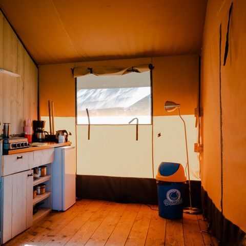 Tente en toile et en bois 6 personnes - y compris les installations sanitaires