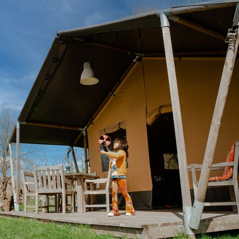 Tente en toile et en bois 6 personnes - y compris les installations sanitaires
