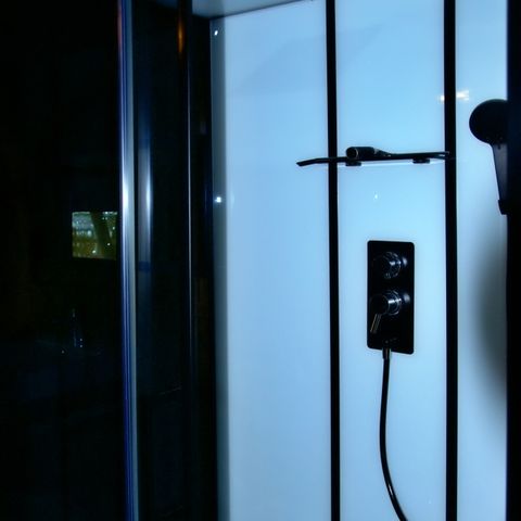 Tente en toile et en bois 4 personnes - y compris les installations sanitaires